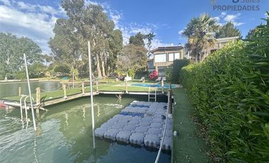 Piscina Quincho Orilla Lago Privado y en Condominio