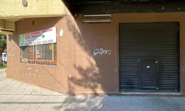 Local en esquina sobre Avenida Hipólito Yrigoyen