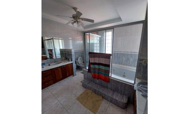 VILLA DE LAS FUENTES II / 400m2 / 2 PISOS / AMPLIA TERRAZA CON BAR