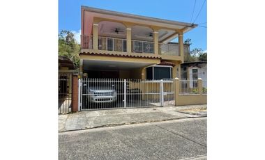 VILLA DE LAS FUENTES II / 400m2 / 2 PISOS / AMPLIA TERRAZA CON BAR