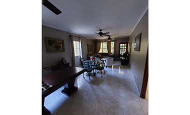 VILLA DE LAS FUENTES II / 400m2 / 2 PISOS / AMPLIA TERRAZA CON BAR