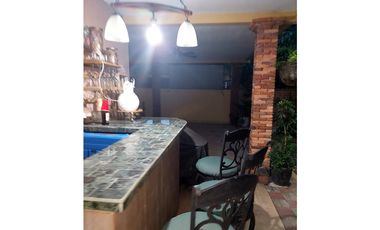 VILLA DE LAS FUENTES II / 400m2 / 2 PISOS / AMPLIA TERRAZA CON BAR