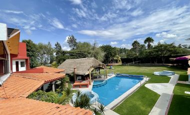 Casa en Venta Atlixco, Puebla con Alberca, Palapa y Jardín en Área Común