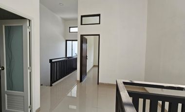Rumah 2 Lantai Full Renov Di Harapan Indah 1