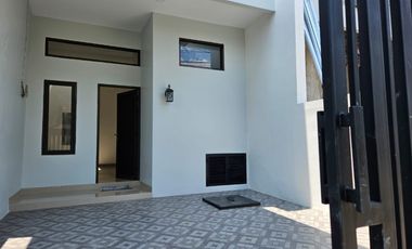 Rumah 2 Lantai Full Renov Di Harapan Indah 1