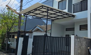 Rumah 2 Lantai Full Renov Di Harapan Indah 1