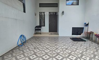 Rumah 2 Lantai Full Renov Di Harapan Indah 1