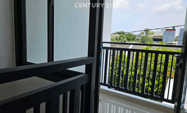 Rumah 2 Lantai Full Renov Di Harapan Indah 1