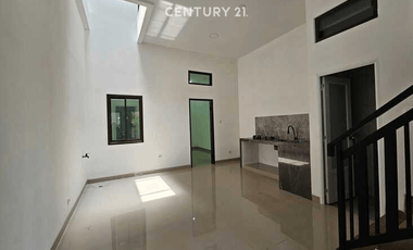 Rumah 2 Lantai Full Renov Di Harapan Indah 1