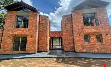 casa en arriendo/venta en llanogrande. Cod A6183
