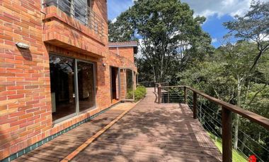 casa en arriendo/venta en llanogrande. Cod A6183