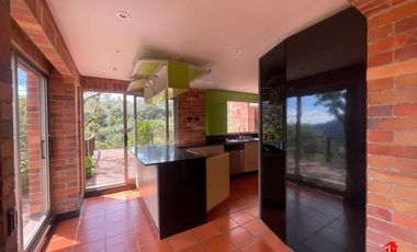 casa en arriendo/venta en llanogrande. Cod A6183