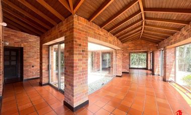 casa en arriendo/venta en llanogrande. Cod A6183