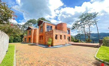 casa en arriendo/venta en llanogrande. Cod A6183
