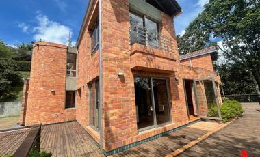 casa en arriendo/venta en llanogrande. Cod A6183