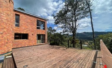 casa en arriendo/venta en llanogrande. Cod A6183