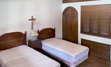 Casa en Fraccionamiento en Tabachines Cuernavaca - LPI-5-Fr