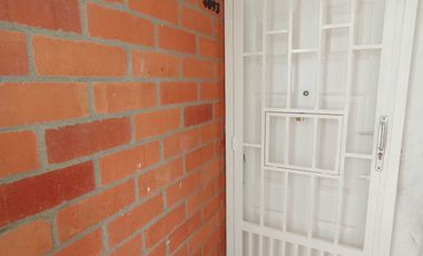 VENTA APARTAMENTO REMODELADO EN CONJUNTO CERRADO SECTOR BARRO BLANCO (PIEDECUESTA). Cod V9153