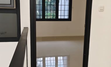 Di Sewa Rumah Bagus lokasi di Jl Terogong, cilandak, Jakarta Selatan