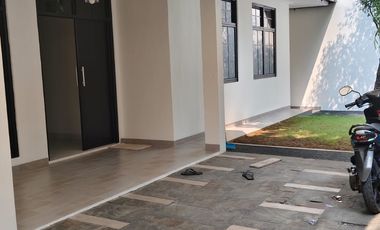Di Sewa Rumah Bagus lokasi di Jl Terogong, cilandak, Jakarta Selatan