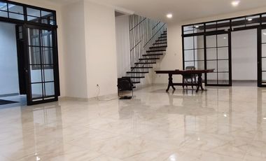 Di Sewa Rumah Bagus lokasi di Jl Terogong, cilandak, Jakarta Selatan