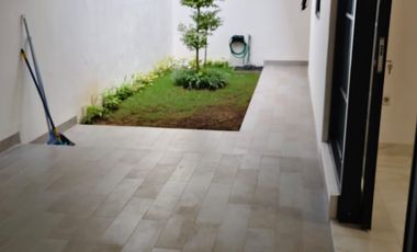Di Sewa Rumah Bagus lokasi di Jl Terogong, cilandak, Jakarta Selatan