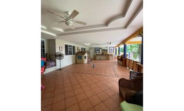 Se Alquila Casa Comercial en San Francisco $14.000 AB