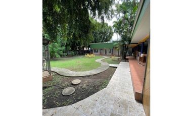 Se Alquila Casa Comercial en San Francisco $14.000 AB