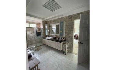 Se Alquila Casa Comercial en San Francisco $14.000 AB