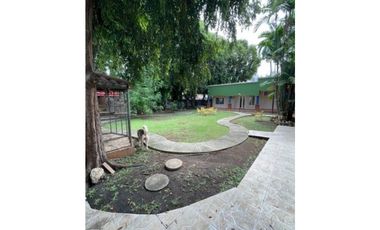 Se Alquila Casa Comercial en San Francisco $14.000 AB