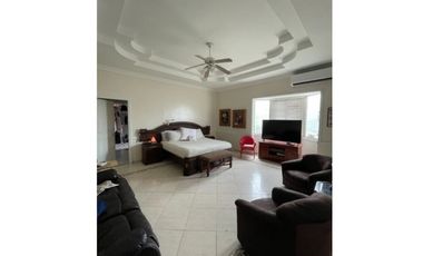 Se Alquila Casa Comercial en San Francisco $14.000 AB