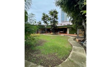 Se Alquila Casa Comercial en San Francisco $14.000 AB