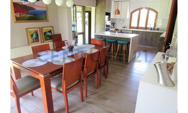 CHICUREO PONIENTE - LINDA CASA CHILENA 2 PISOS