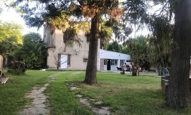 Excelente casa quinta en venta ubicada en Pres. Sarmiento 537 - Longchamps