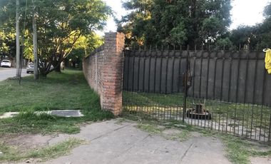 Excelente casa quinta en venta ubicada en Pres. Sarmiento 537 - Longchamps