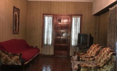 Excelente casa quinta en venta ubicada en Pres. Sarmiento 537 - Longchamps