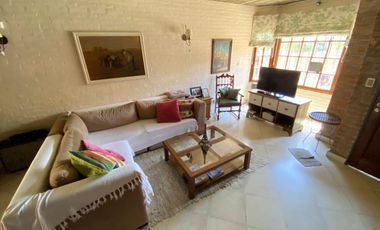 Martinez Chalet Excelente Constr/y Estilo (Prox. Zona Comercial, Bancos, Unicenter)