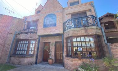 Martinez Chalet Excelente Constr/y Estilo (Prox. Zona Comercial, Bancos, Unicenter)