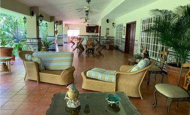 VENDO HERMOSA CASA COSTA DEL ESTE