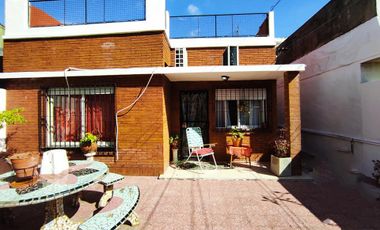 Casa en venta - 2 dormitorios 1 baño - 303mts2 - Quilmes