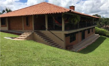 Se Vende casa campestre  vía Quimbaya - Cartago