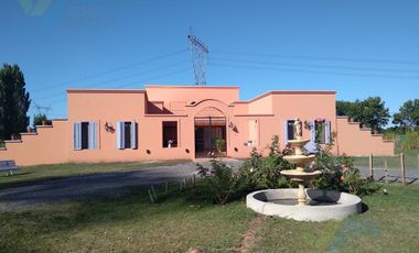 Venta de Casa  en el Barrio La Escondida , lote de 4.800m2!