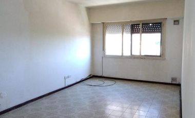 Departamento en venta - 2 Dormitorios 1 Baño - 56Mts2 - Cochera - Banfield, Lomas de Zamora