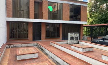 Renta Exclusiva: Amplia Casa en Pinares, Zona Segura y Conveniente