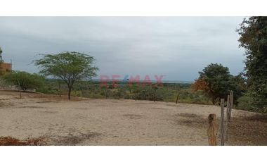 🌄✨ ¡Descubre tu refugio ideal! Te presentamos un **amplio terreno de 1726 m²** en El Molino, justo al filo de la carretera a Curumuy y con una especta