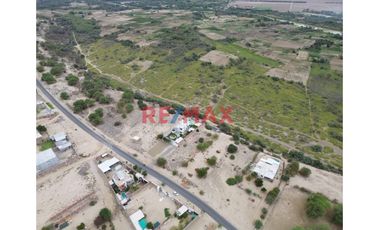 🌄✨ ¡Descubre tu refugio ideal! Te presentamos un **amplio terreno de 1726 m²** en El Molino, justo al filo de la carretera a Curumuy y con una especta