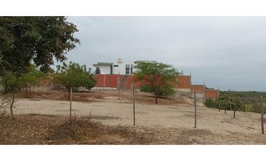 🌄✨ ¡Descubre tu refugio ideal! Te presentamos un **amplio terreno de 1726 m²** en El Molino, justo al filo de la carretera a Curumuy y con una especta