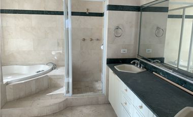 Se VENDE Apto en PH Vista Marina - Ave Balboa