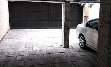 CERCA DEL CENTRO COMERCIAL CASA EN LA HERRADURA