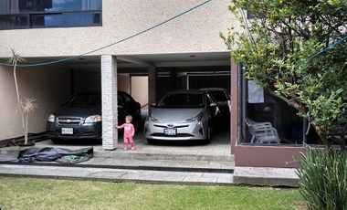 CERCA DEL CENTRO COMERCIAL CASA EN LA HERRADURA